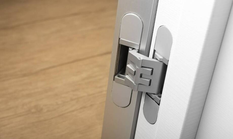 Przewodnik po wpuszczanych zawiasach: kiedy są najlepszym wyborem?