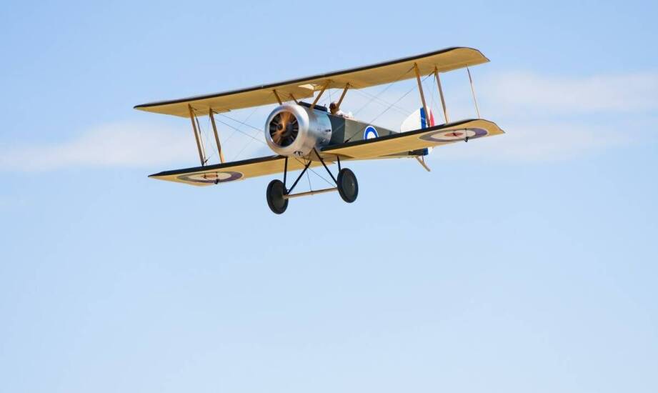 Czym wyróżnia się model myśliwca Curtiss Hawk 75 na tle innych modeli?