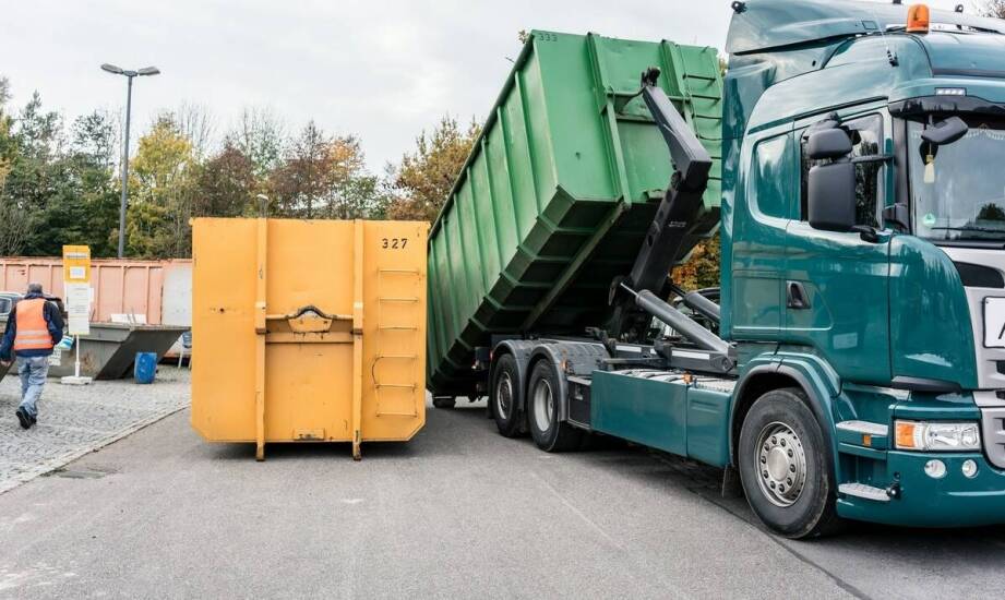 Jak uzyskać licencję na przewóz odpadów i dlaczego jest to ważne?