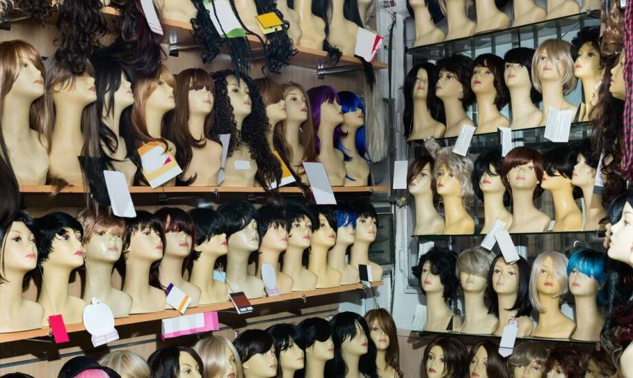 Jak przechowywać peruki? Przydatne akcesoria.