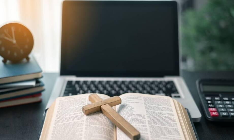 Jak ks. Zwoliński wpływa na współczesną religijną literaturę?