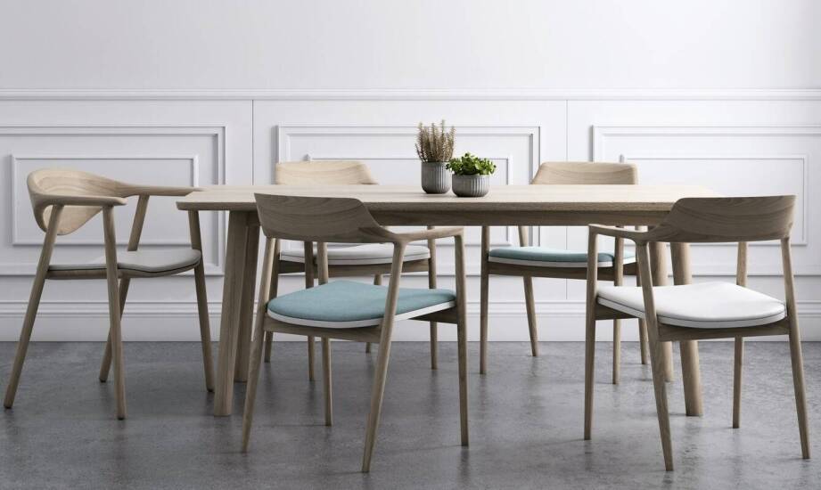 Meble z litego drewna a współczesne wnętrzarskie trendy – co warto wiedzieć?