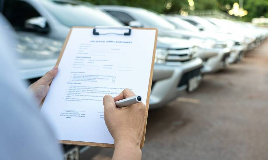 Jakie są zasady wynajmu samochodów bez finansowych obciążeń?