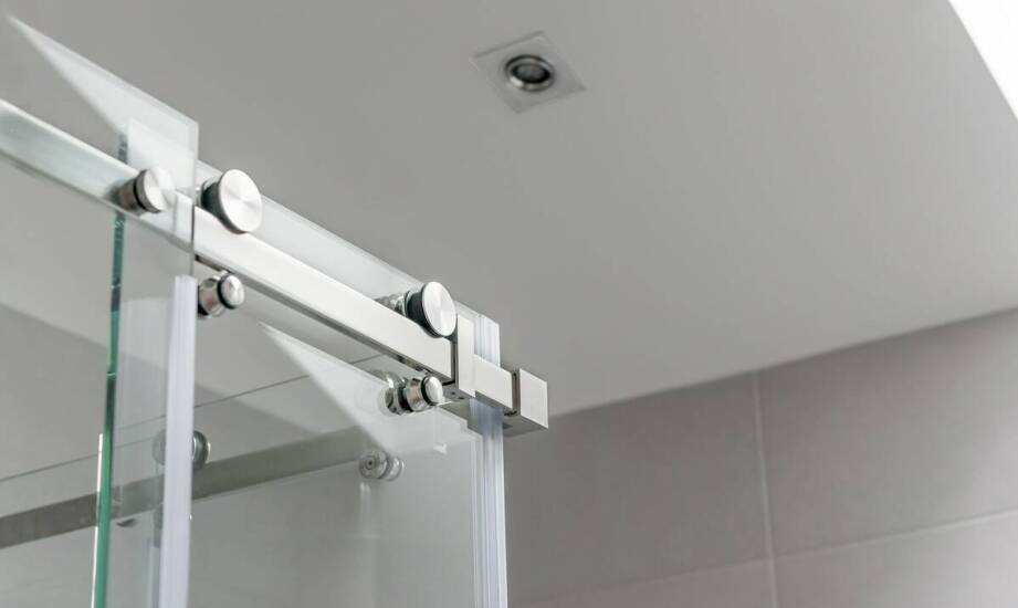 Wpływ 360 zawiasu na trwałość i estetykę prysznicowych drzwi