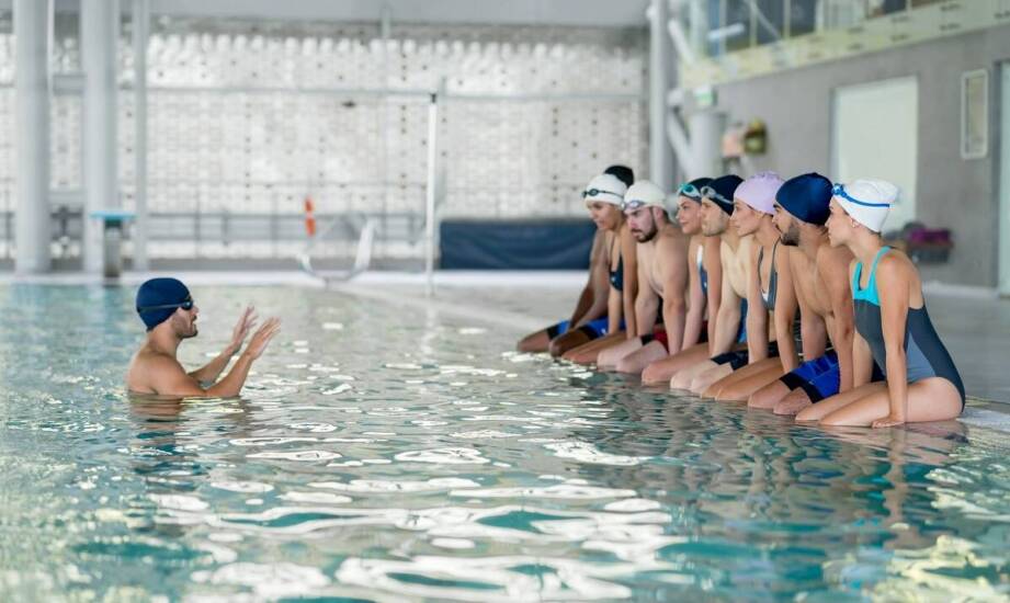 Przegląd oferty zajęć sportowych na basenie w Pruszkowie
