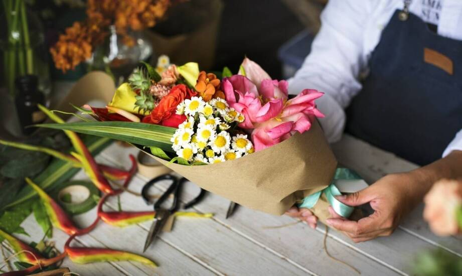 Jakie dekoracyjne elementy dodajemy do naszych bukietów gratis?