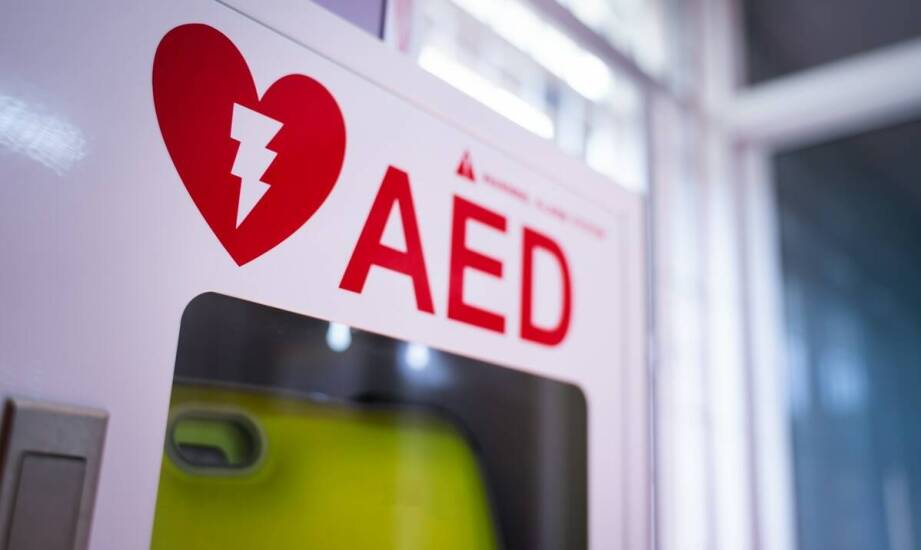 Jakie wsparcie oferuje producent dla użytkowników defibrylatorów Samaritan AED?