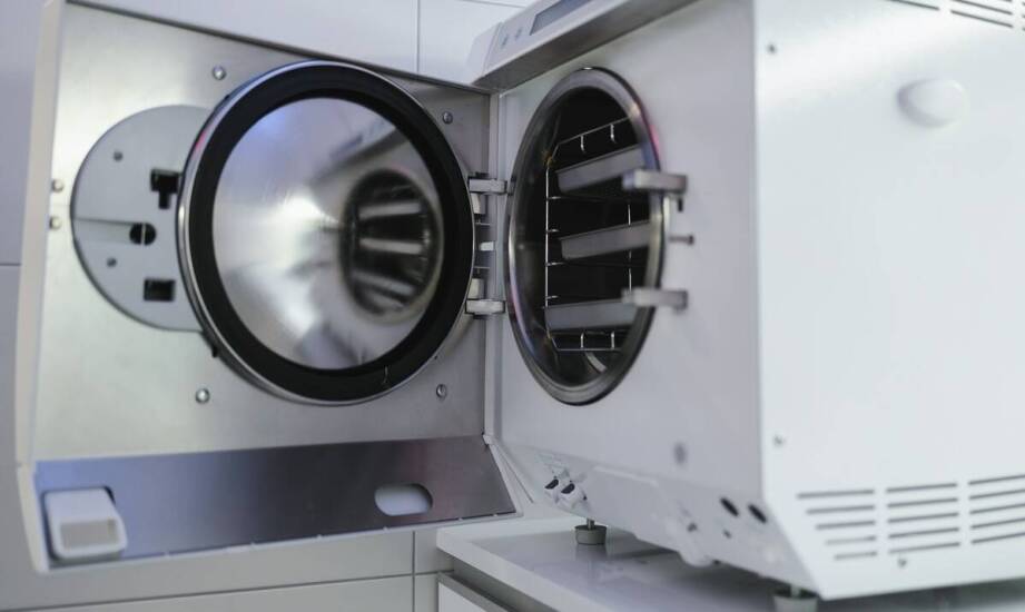 Jak działanie autoklawu wpływa na skuteczność dezynfekcji?