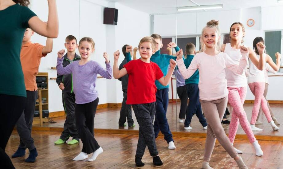 Zajęcia taneczne dla dwulatków – jak wprowadzić najmłodszych do świata tańca?