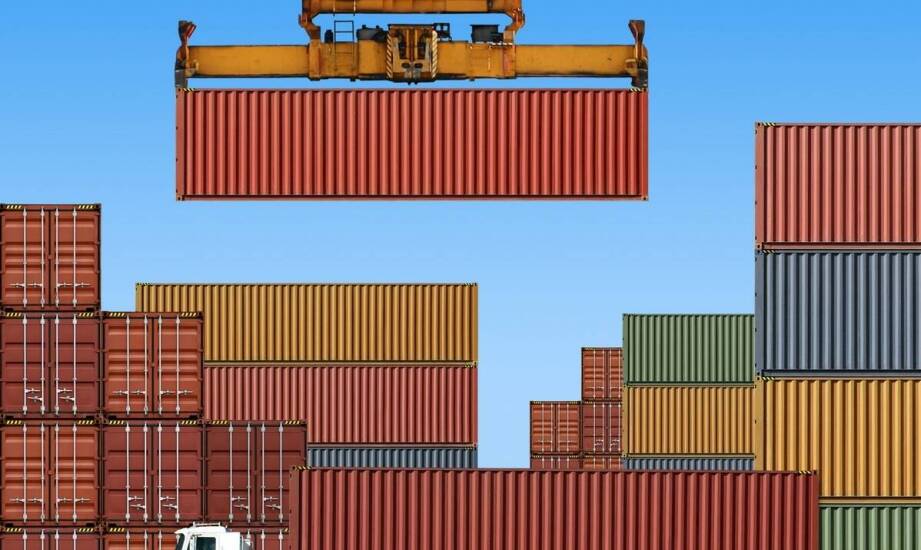 Korzyści z wynajmu pojemników do transportu betonu przy dużych inwestycjach