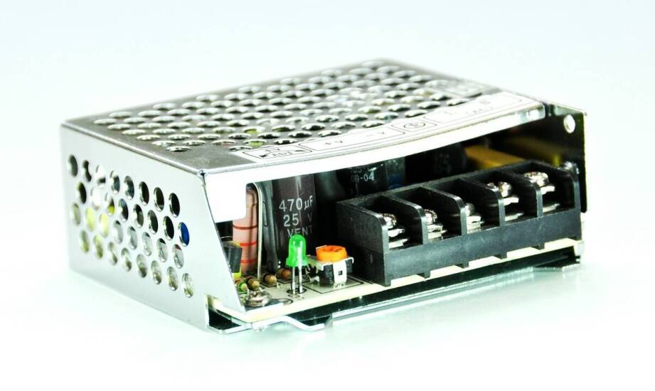 Kluczowe zalety układu lm7809 w systemach zasilania.