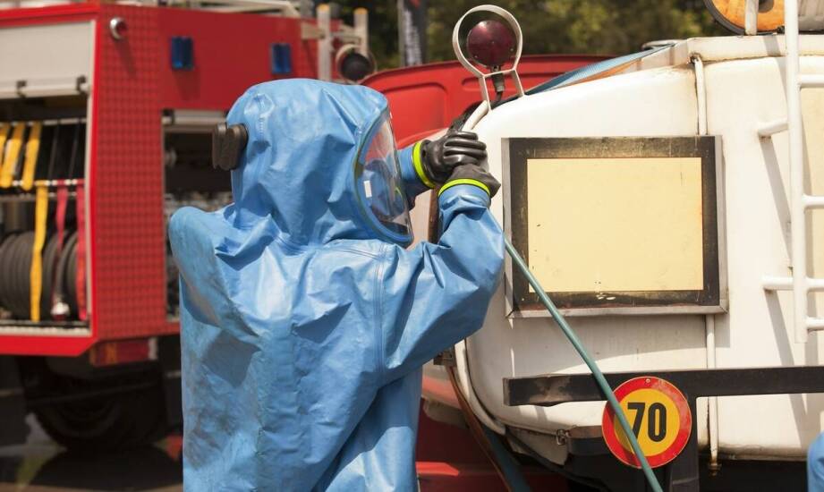 Szkolenia z przewozu niebezpiecznych materiałów – co oferuje akademia jazdy?