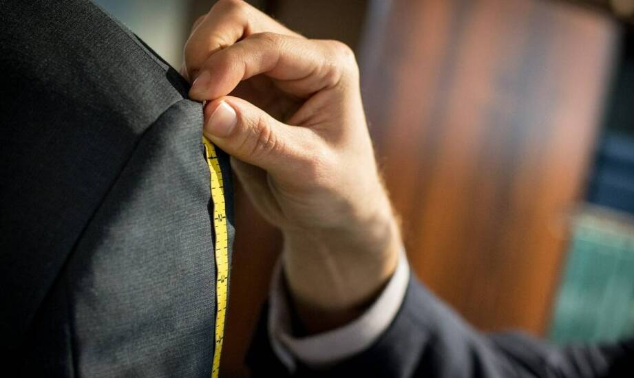 Jakie są zalety wyboru męskiego płaszcza semi-bespoke?