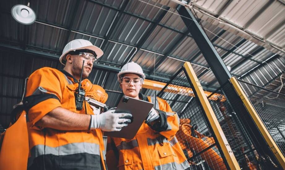 Jakie są zalety stosowania BHP spodni w różnych sektorach przemysłu?