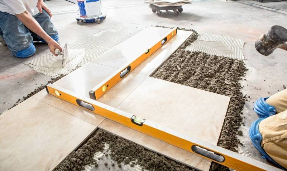 Spieki kwarcowe na podłogach: dlaczego montaż ma znaczenie?