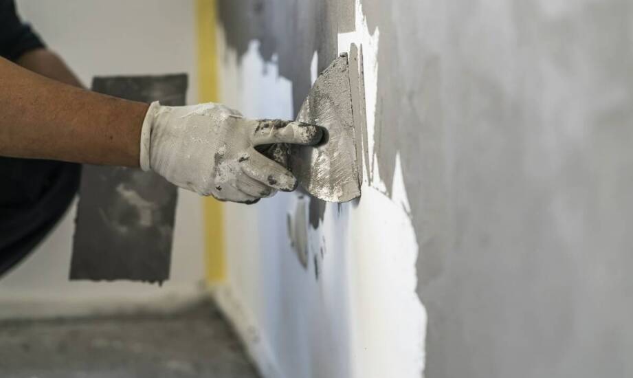 Agregaty do tynków a precyzyjne nakładanie tynków – co warto wiedzieć?