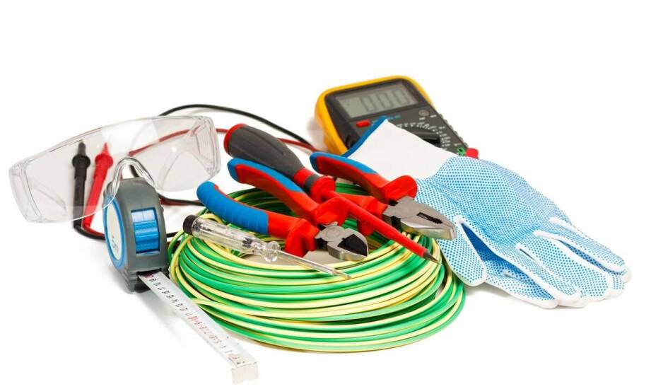 Wybór odpowiednich narzędzi do prac elektrycznych – przewodnik dla amatorów