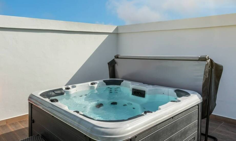 Wybór idealnego tarasowego jacuzzi dla Twojego ogrodu