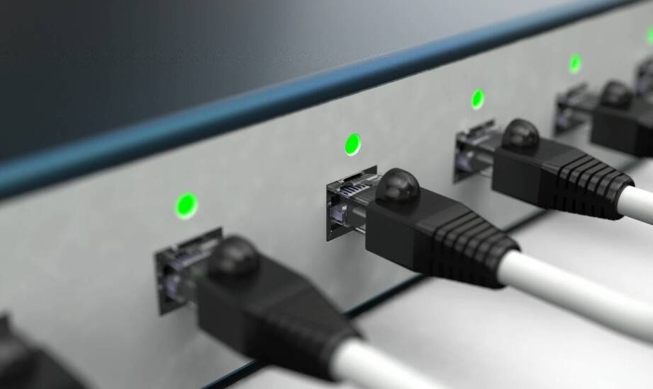 Rola wtyczki C13 w zasilaniu zewnętrznych urządzeń telekomunikacyjnych