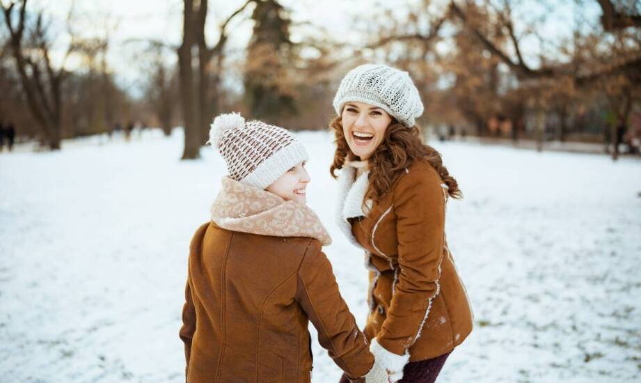 Najciekawsze wzory czapek z uszami dla dziewczynek na dni zimowe