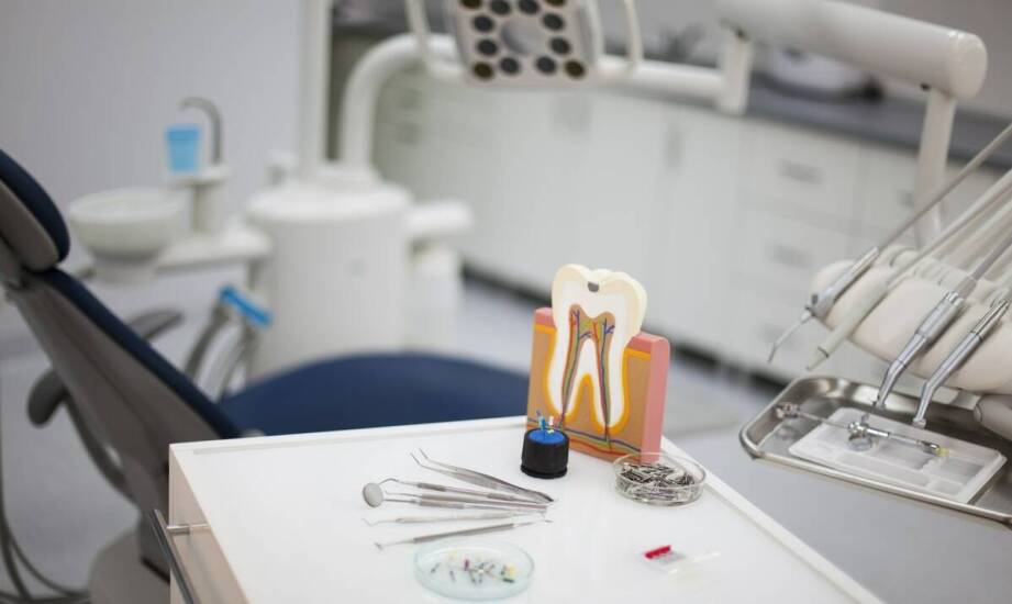 Jak nowoczesny sprzęt wpływa na wyniki leczenia kanałowego?