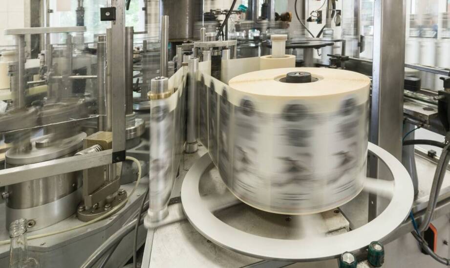 Jakie prawne aspekty należy wziąć pod uwagę przy projektowaniu etykiet termokurczliwych?