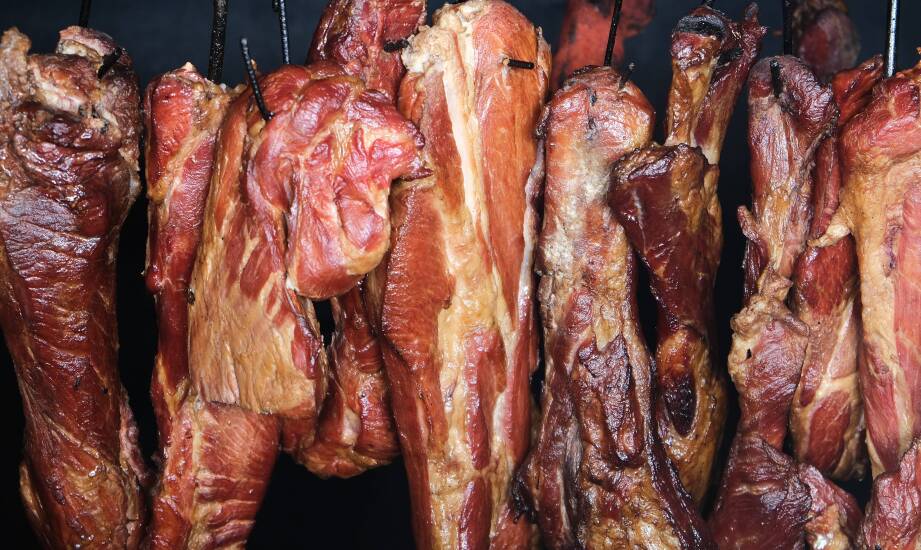 Tradycyjne sierpeckie wędzonki w nowoczesnej kuchni - jak je wykorzystać w codziennych posiłkach?