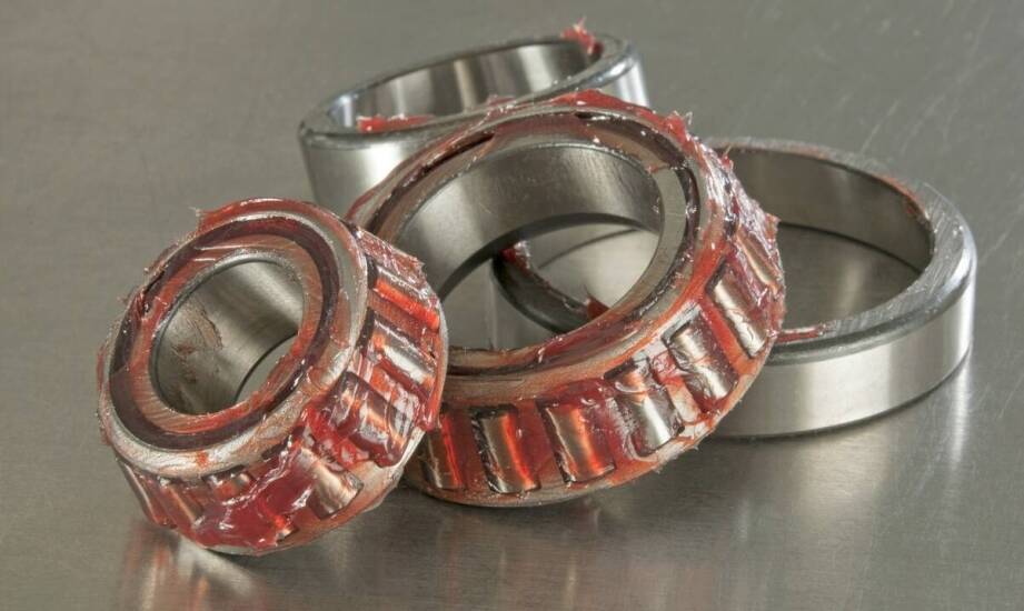 Zalety profesjonalnych narzędzi do demontażu stożkowych łożysk