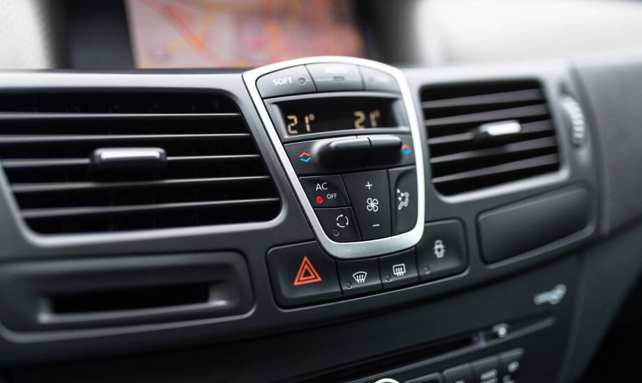 Jak wygląda proces konserwacji klimatyzacji w warszawskim serwisie Mercedesa?