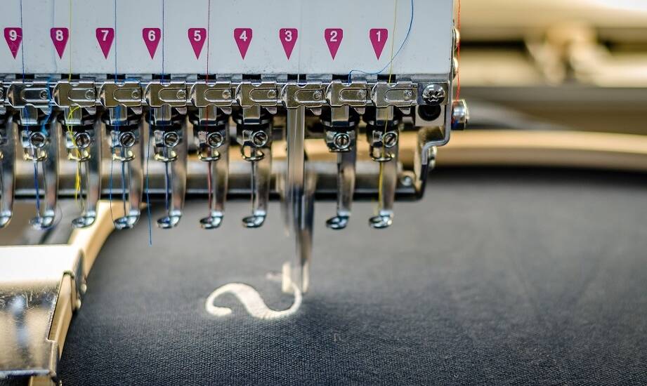 Sztandary a symbolika: znaczenie wzorów haftowanych