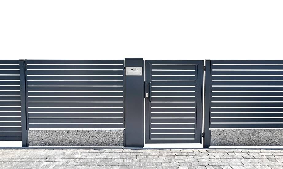 Jakie technologiczne nowinki wprowadzają producenci multimedialnych słupków?