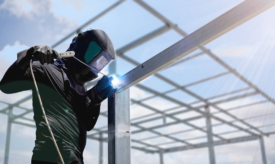 Wpływ normy ISO 3834-2 na proces spawania stalowych konstrukcji