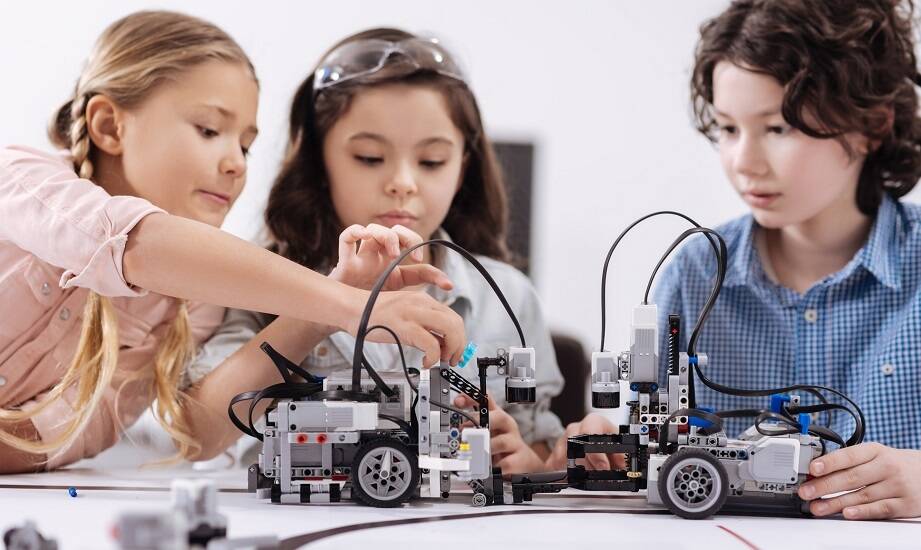 Jak przygotować się do kreatywnych warsztatów z dojazdem do szkoły?