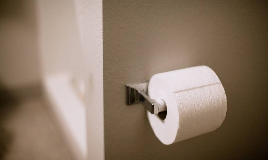 Minimalistyczny uchwyt na papier toaletowy: dlaczego warto go wybrać?
