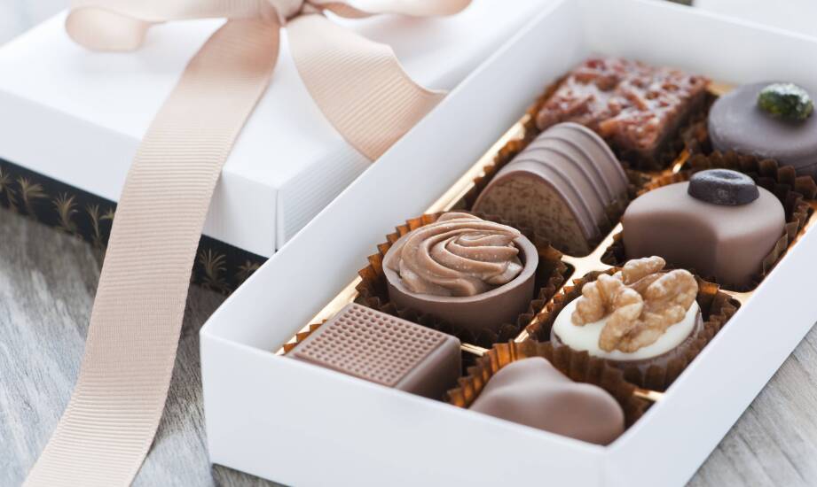 Ręcznie wytwarzane praliny w podarunkowych paczkach – luksus, który zachwyca