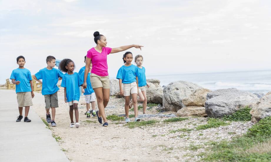 Jakie techniki animacyjne są rozwijane w kursie dla wychowawcy kolonijnego?
