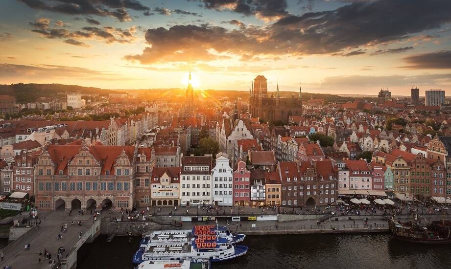 Wypoczynek w Gdańsku: hotel z basenem i widokiem na panoramę miasta
