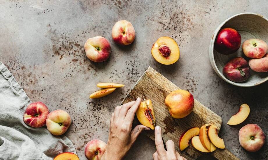 Jakie odmiany nektaryn najlepiej nadają się do słonecznych ogrodów?