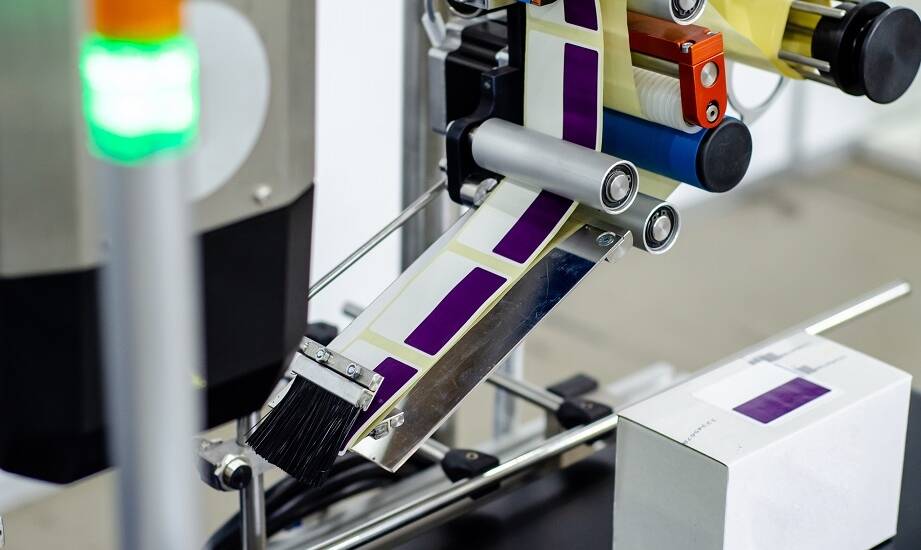 Dlaczego warto wybrać cyfrową drukarnię etykiet dla swojej firmy?