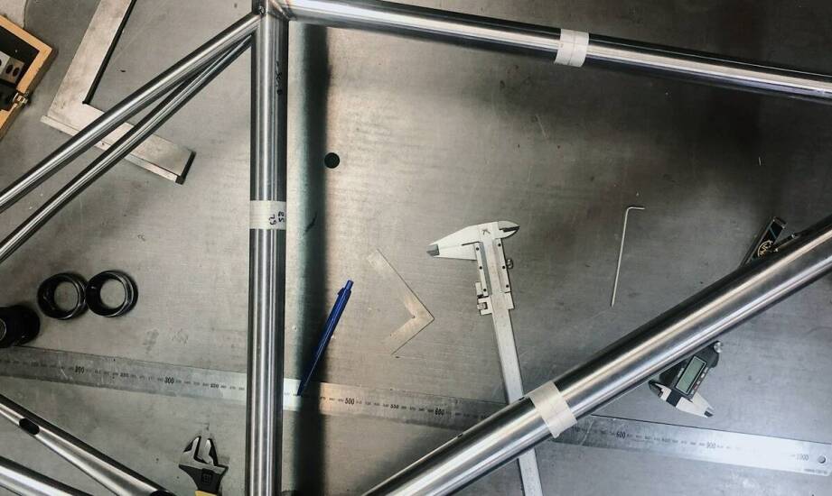 Jakie znaczenie ma lekka konstrukcja w gravelowych rowerach?