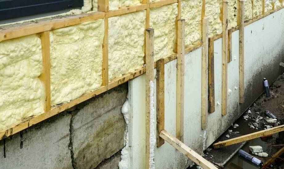 Rola pianki poliuretanowej w izolacji fundamentów – efektywność i trwałość