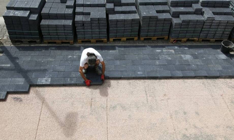 Jak nowoczesne technologie wpływają na produkcję brukowej kostki?