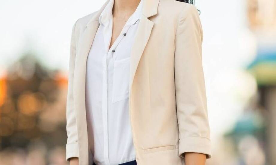 Co sprawia, że damskie marynarki są tak uniwersalnym elementem garderoby?