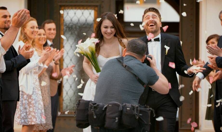 Fotografia pełna humoru – jak uchwycić zabawne momenty na weselu?