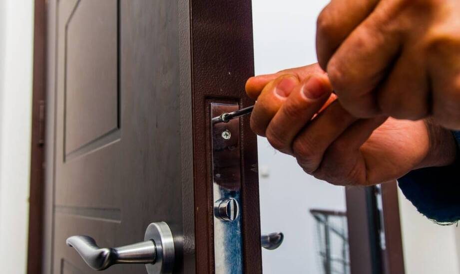 Optymalizacja funkcjonalności zewnętrznych drzwi otwieranych na zewnątrz