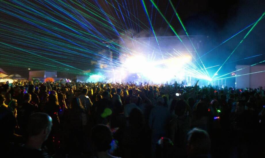 Wpływ 90-sekundowych stroboskopów na atmosferę koncertów i festiwali