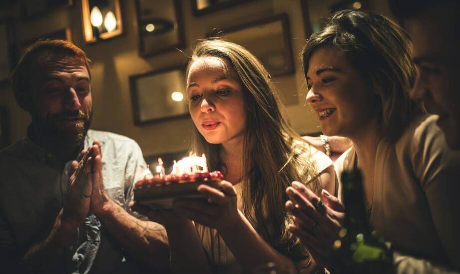 Urodziny" w obiektywie - jak profesjonalna fotografia eventowa może uchwycić wyjątkowe chwile