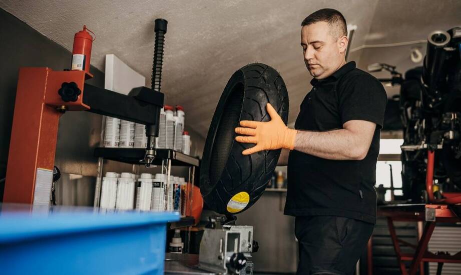 Wpływ mat tune na zmniejszenie zużycia opon w motocyklach