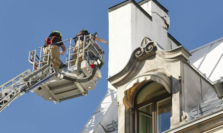 Inspekcje architektonicznych elementów przy użyciu koszowych podnośników