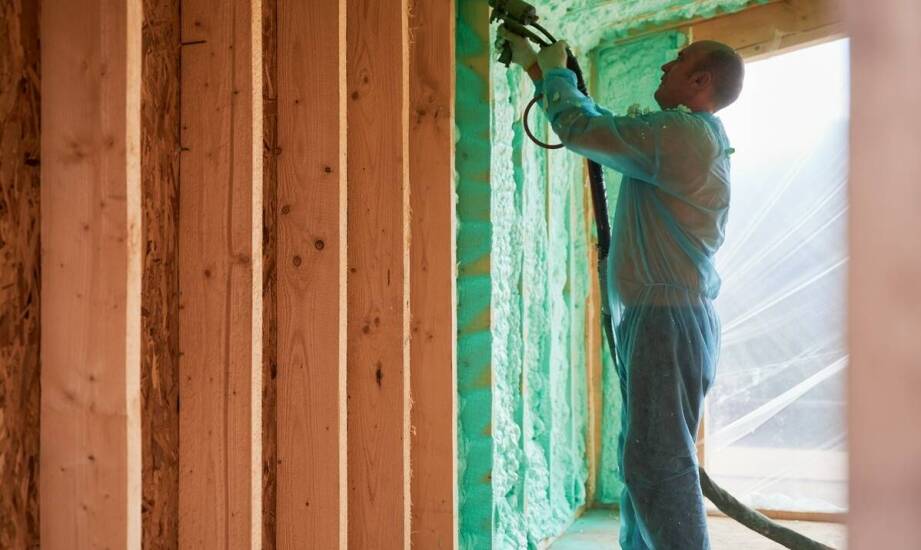 Jak natryskowa technologia wspiera ekologiczne budownictwo?